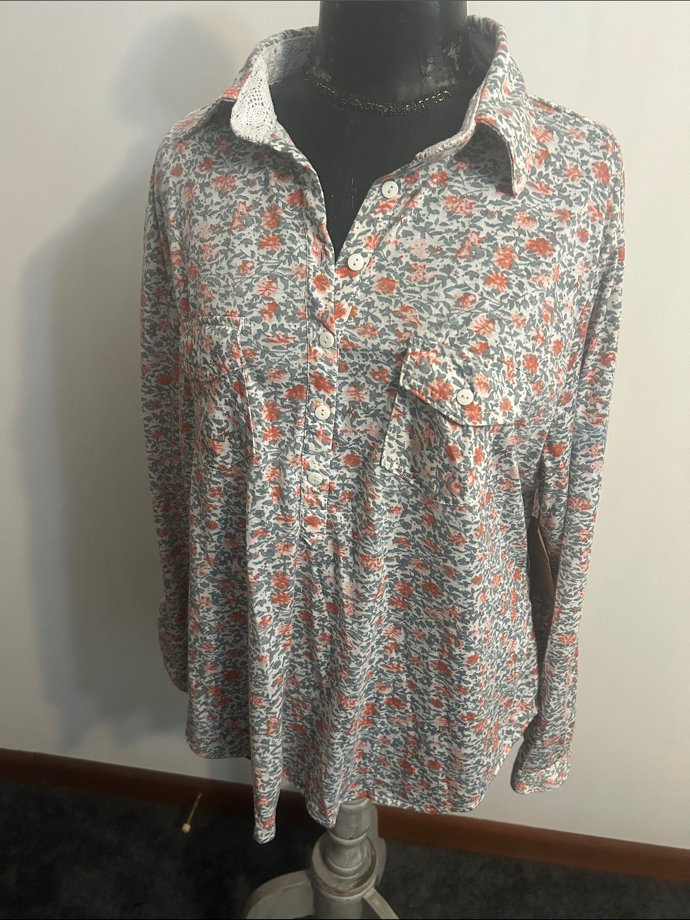 Eden & Olivia Women's Floral Button-Front Long-Sleeve Top - Coral/Gray